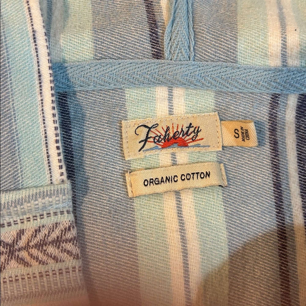 Faherty Baja Poncho - Picture 6 of 14
